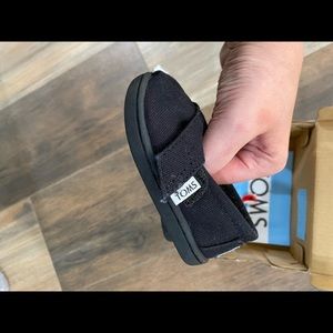Tiny toms black canvas shoe size 4 - worn maybe once or twice